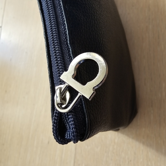 FERRAGAMO × Turkish Airlines Travel amenities kit - Picture 7 of 11